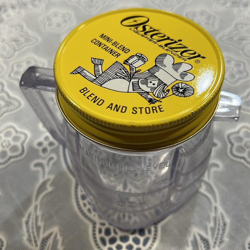 Osterizer®️ vintage Mini- Blend plastic container with lid.